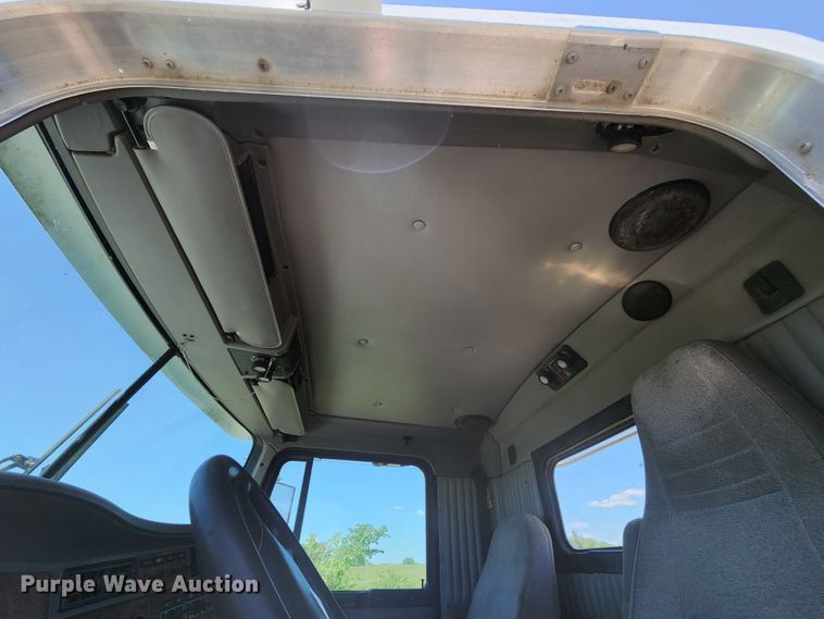 image for item KF9002 2003 Kenworth T800  semi truck