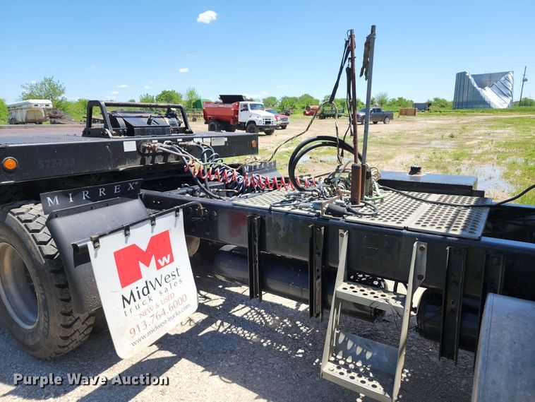 image for item KF9002 2003 Kenworth T800  semi truck