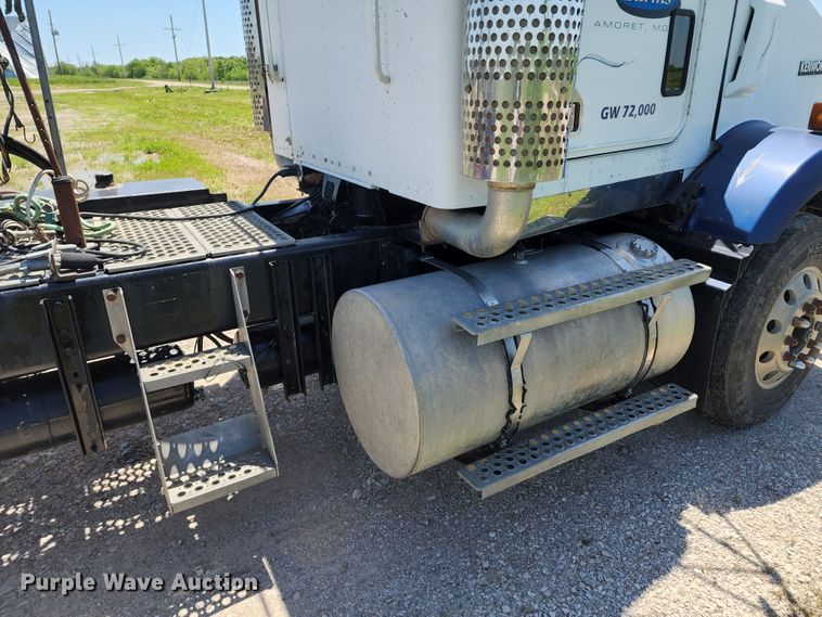 image for item KF9002 2003 Kenworth T800  semi truck