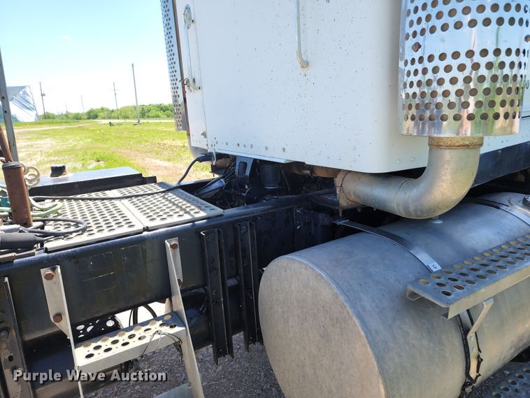 image for item KF9002 2003 Kenworth T800  semi truck