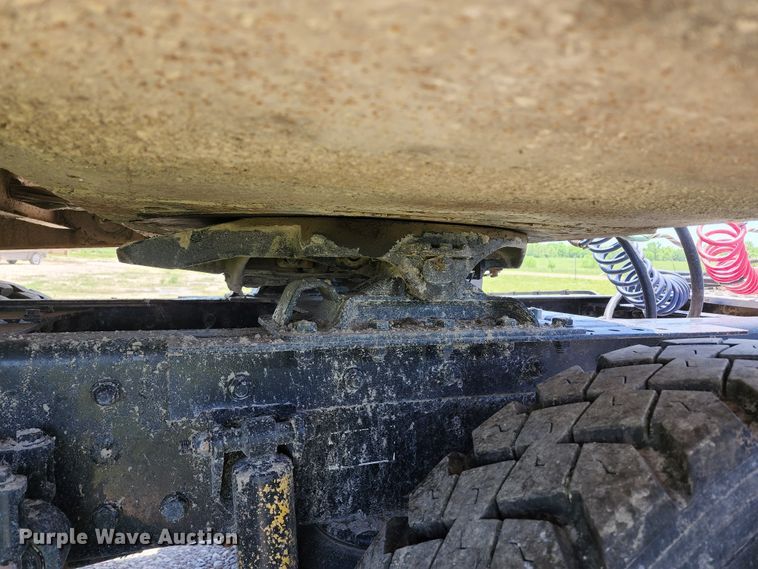 image for item KF9002 2003 Kenworth T800  semi truck