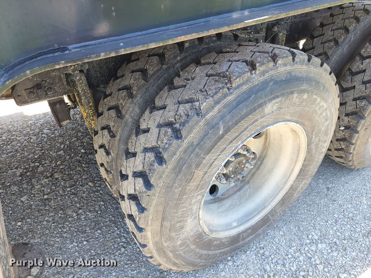 image for item KF9002 2003 Kenworth T800  semi truck