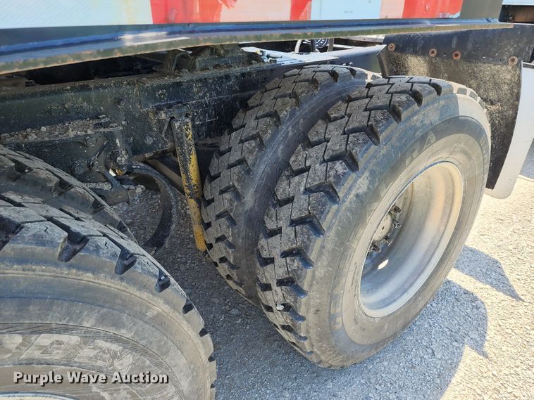 image for item KF9002 2003 Kenworth T800  semi truck