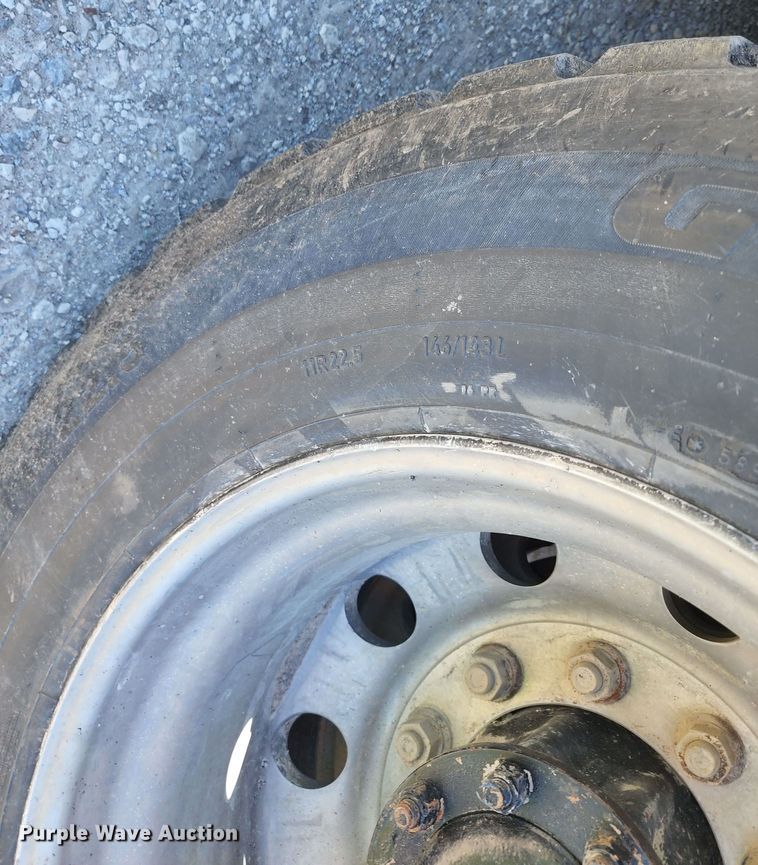 image for item KF9002 2003 Kenworth T800  semi truck