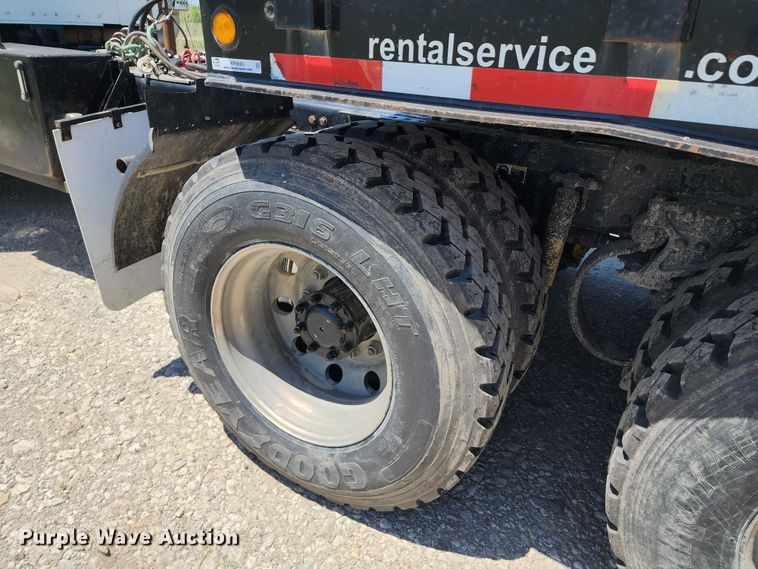 image for item KF9002 2003 Kenworth T800  semi truck