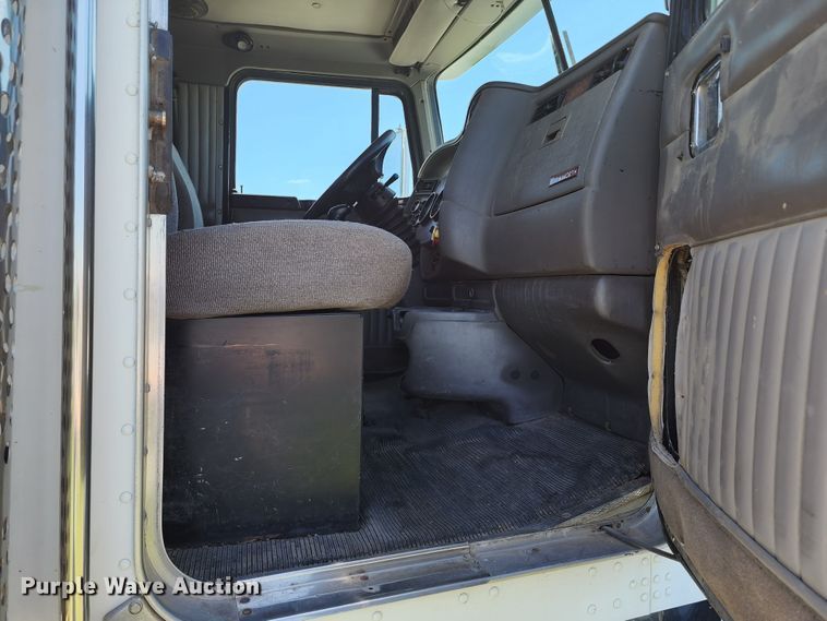 image for item KF9002 2003 Kenworth T800  semi truck