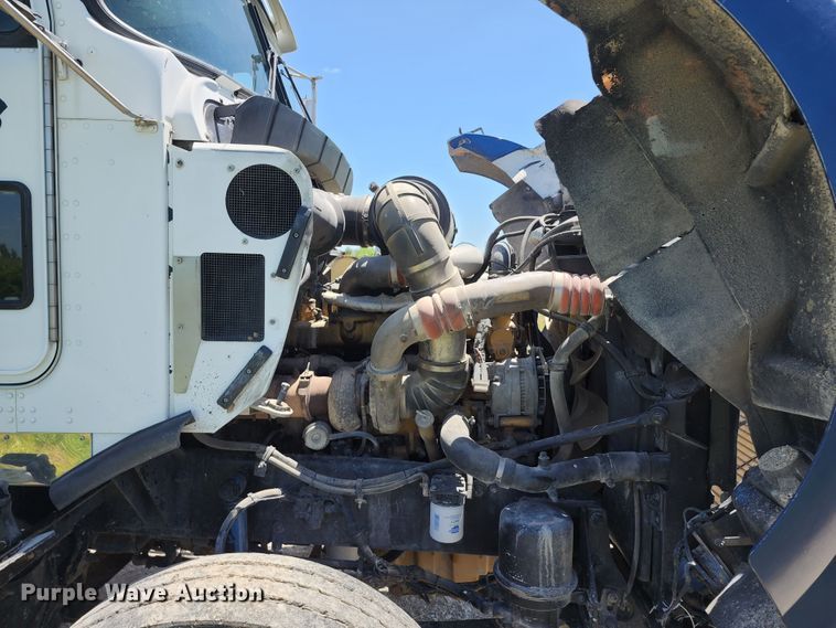 image for item KF9002 2003 Kenworth T800  semi truck