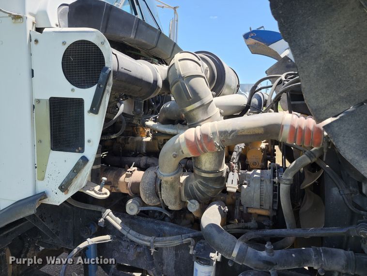 image for item KF9002 2003 Kenworth T800  semi truck