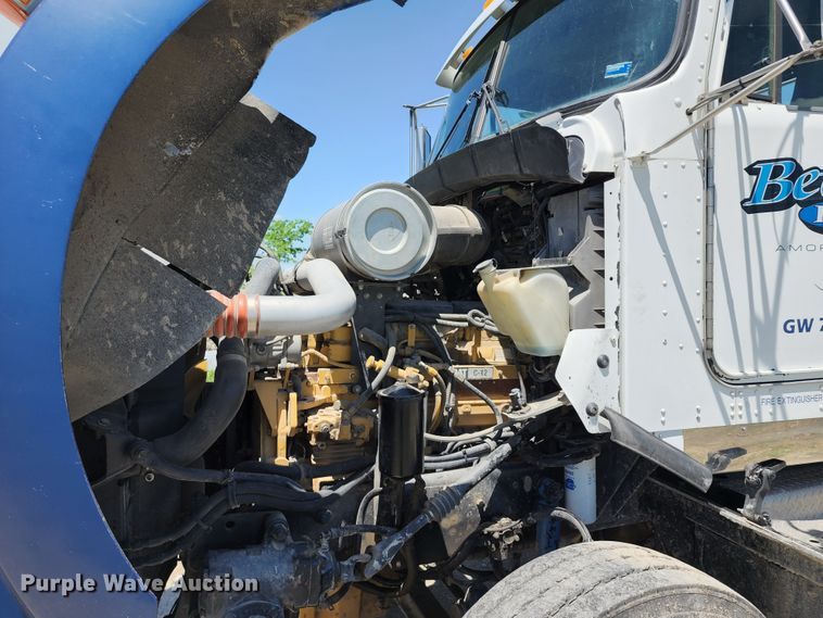 image for item KF9002 2003 Kenworth T800  semi truck