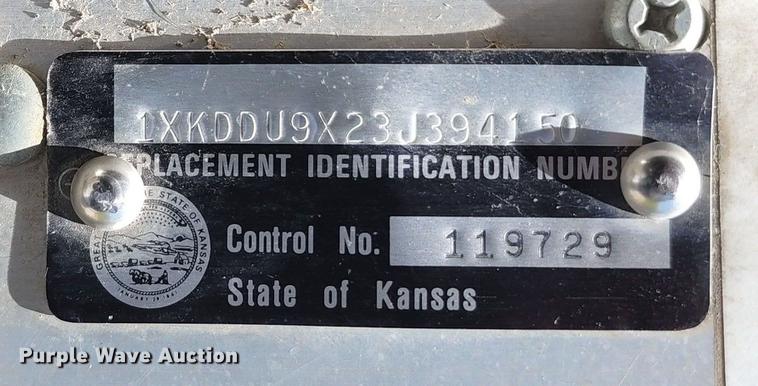 image for item KF9002 2003 Kenworth T800  semi truck