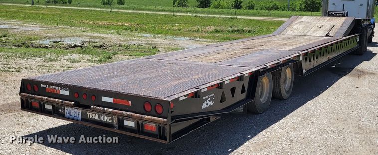 image for item KF9003 2004 Trail King TK70HT-482  equipment trailer