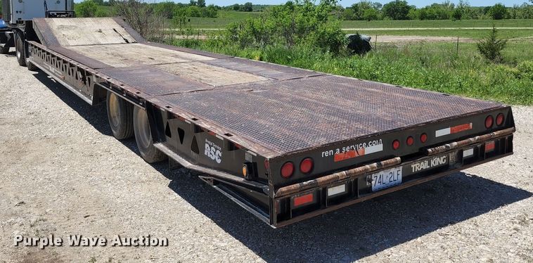 image for item KF9003 2004 Trail King TK70HT-482  equipment trailer