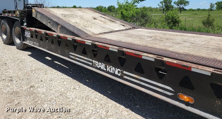 image for item KF9003 2004 Trail King TK70HT-482  equipment trailer