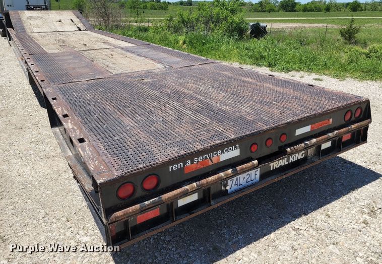 image for item KF9003 2004 Trail King TK70HT-482  equipment trailer