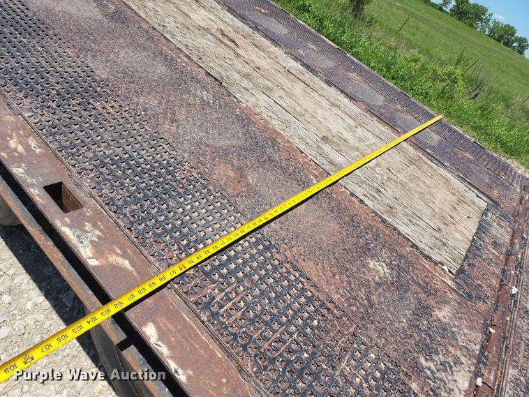 image for item KF9003 2004 Trail King TK70HT-482  equipment trailer