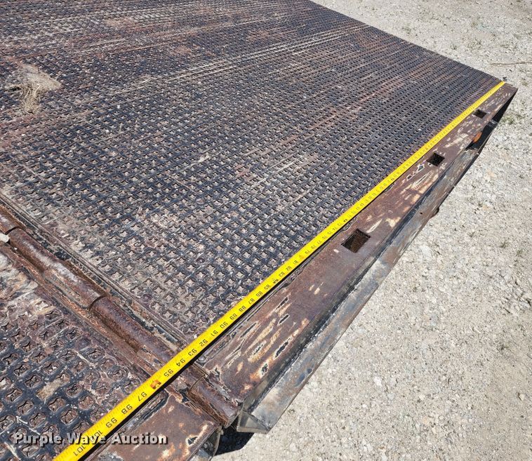 image for item KF9003 2004 Trail King TK70HT-482  equipment trailer