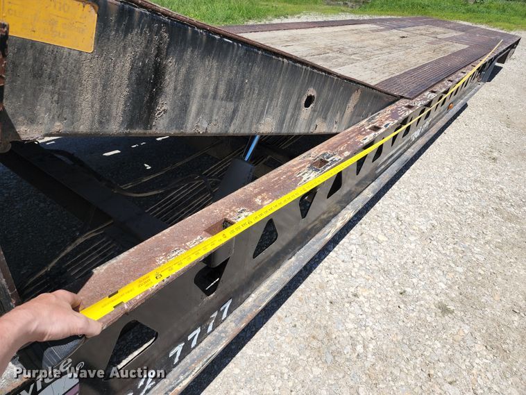 image for item KF9003 2004 Trail King TK70HT-482  equipment trailer
