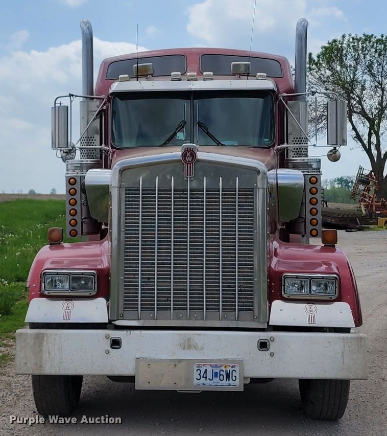 image for item KF9051 2003 Kenworth W900  semi truck