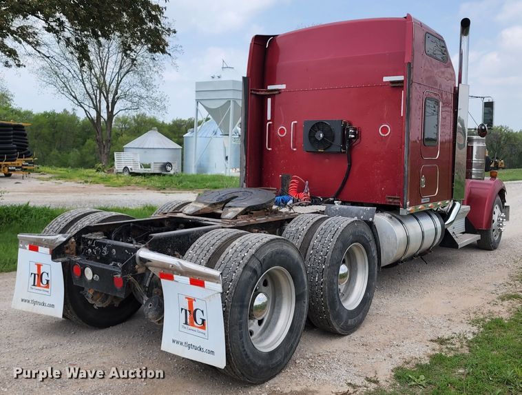 image for item KF9051 2003 Kenworth W900  semi truck