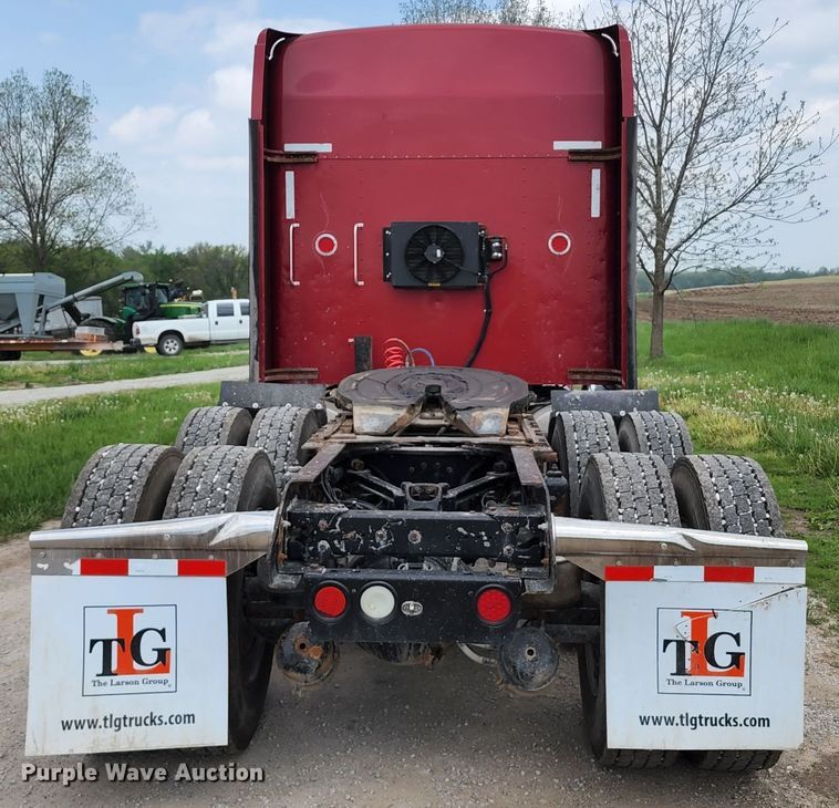 image for item KF9051 2003 Kenworth W900  semi truck