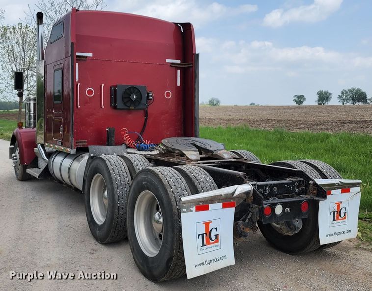 image for item KF9051 2003 Kenworth W900  semi truck