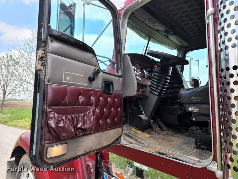 image for item KF9051 2003 Kenworth W900  semi truck