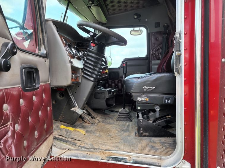 image for item KF9051 2003 Kenworth W900  semi truck