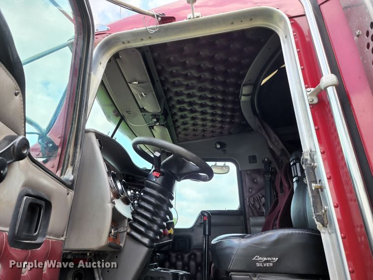 image for item KF9051 2003 Kenworth W900  semi truck