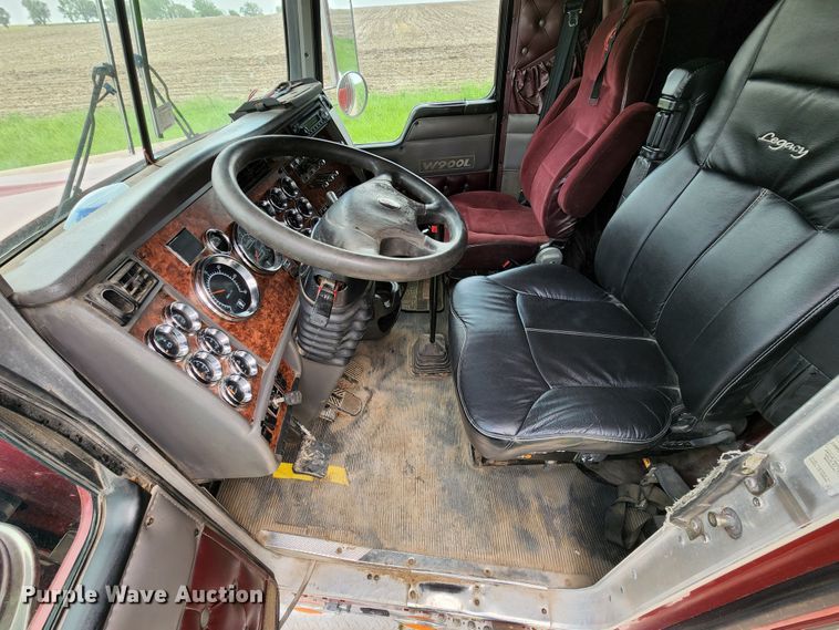 image for item KF9051 2003 Kenworth W900  semi truck