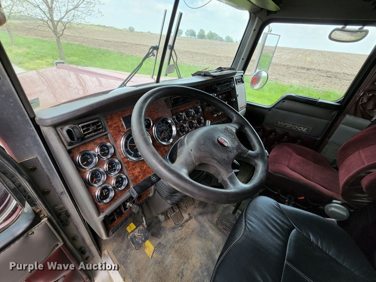 image for item KF9051 2003 Kenworth W900  semi truck