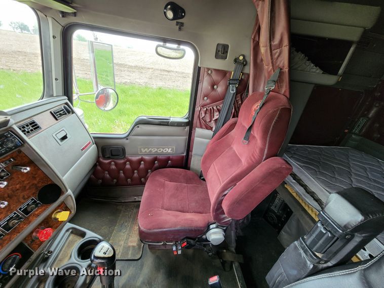 image for item KF9051 2003 Kenworth W900  semi truck