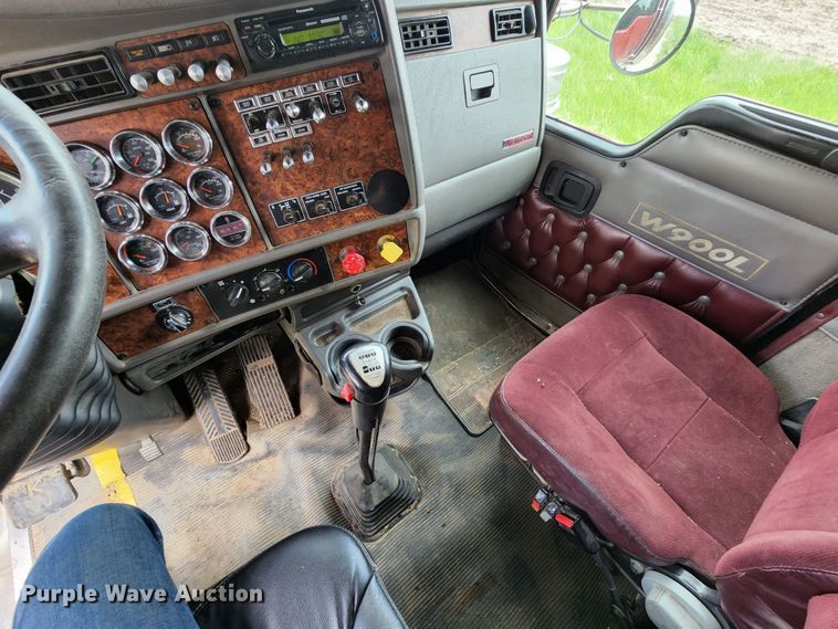 image for item KF9051 2003 Kenworth W900  semi truck