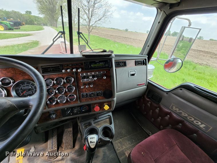 image for item KF9051 2003 Kenworth W900  semi truck