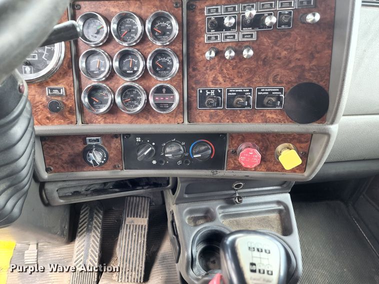 image for item KF9051 2003 Kenworth W900  semi truck