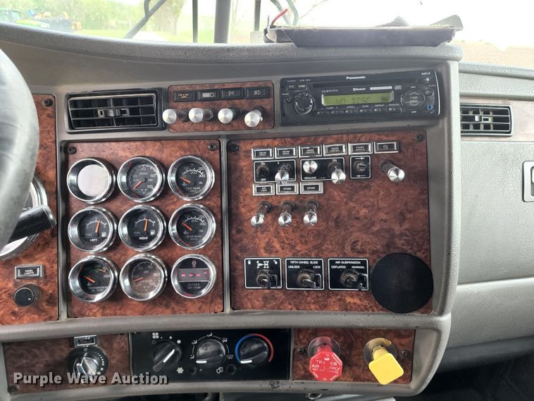 image for item KF9051 2003 Kenworth W900  semi truck