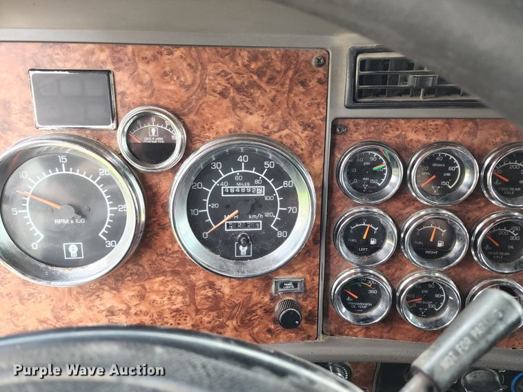 image for item KF9051 2003 Kenworth W900  semi truck