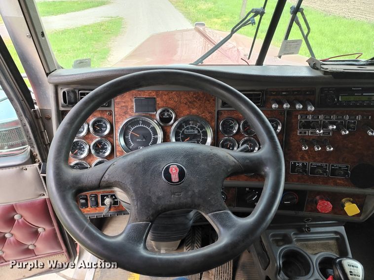 image for item KF9051 2003 Kenworth W900  semi truck