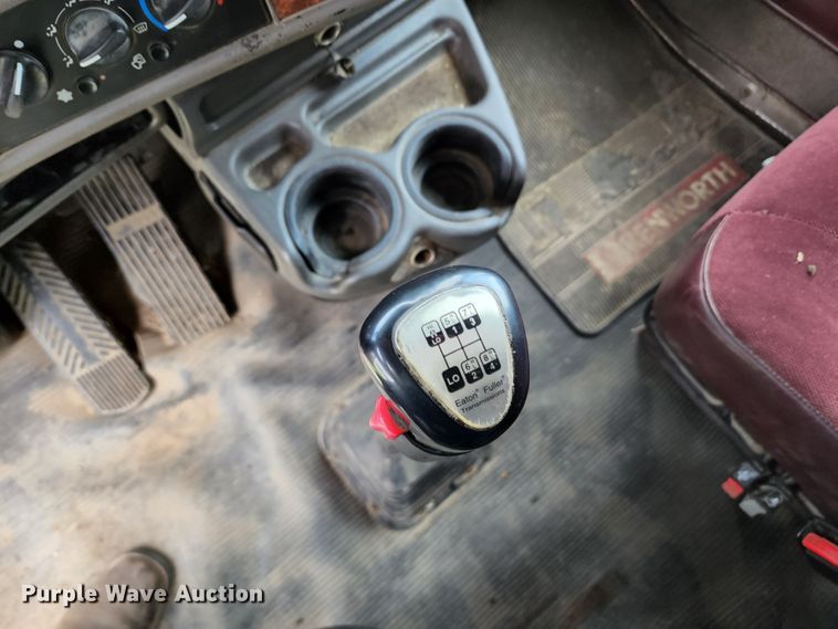 image for item KF9051 2003 Kenworth W900  semi truck