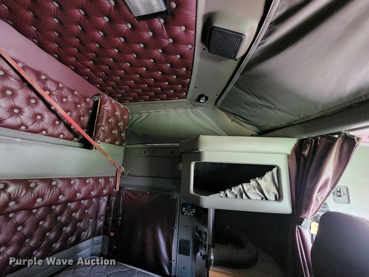 image for item KF9051 2003 Kenworth W900  semi truck