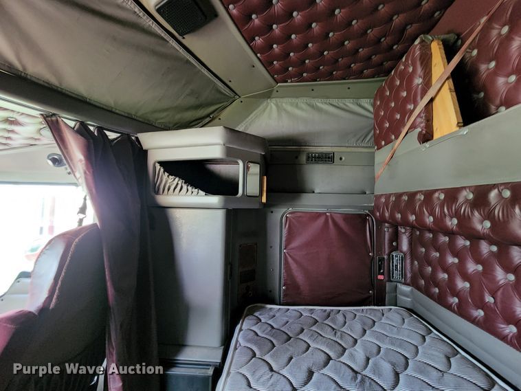 image for item KF9051 2003 Kenworth W900  semi truck