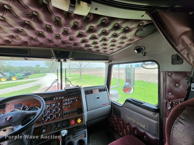 image for item KF9051 2003 Kenworth W900  semi truck