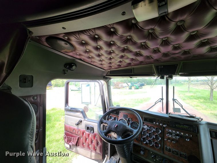 image for item KF9051 2003 Kenworth W900  semi truck