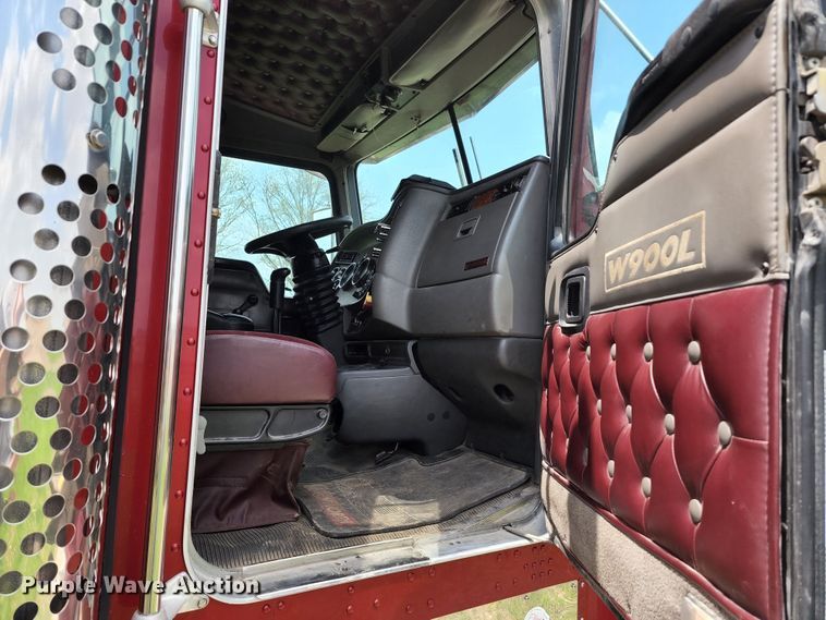 image for item KF9051 2003 Kenworth W900  semi truck