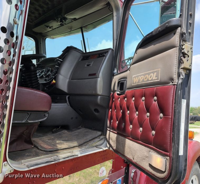 image for item KF9051 2003 Kenworth W900  semi truck