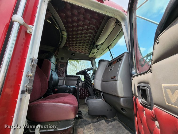 image for item KF9051 2003 Kenworth W900  semi truck