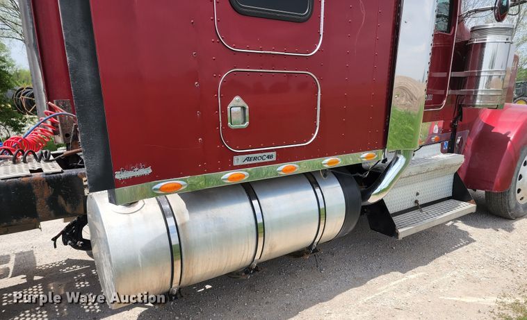 image for item KF9051 2003 Kenworth W900  semi truck