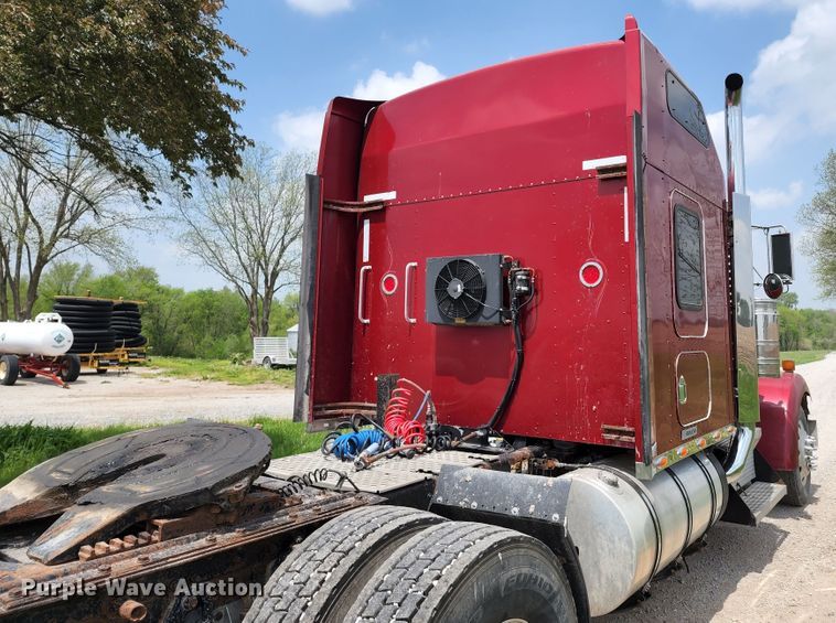 image for item KF9051 2003 Kenworth W900  semi truck