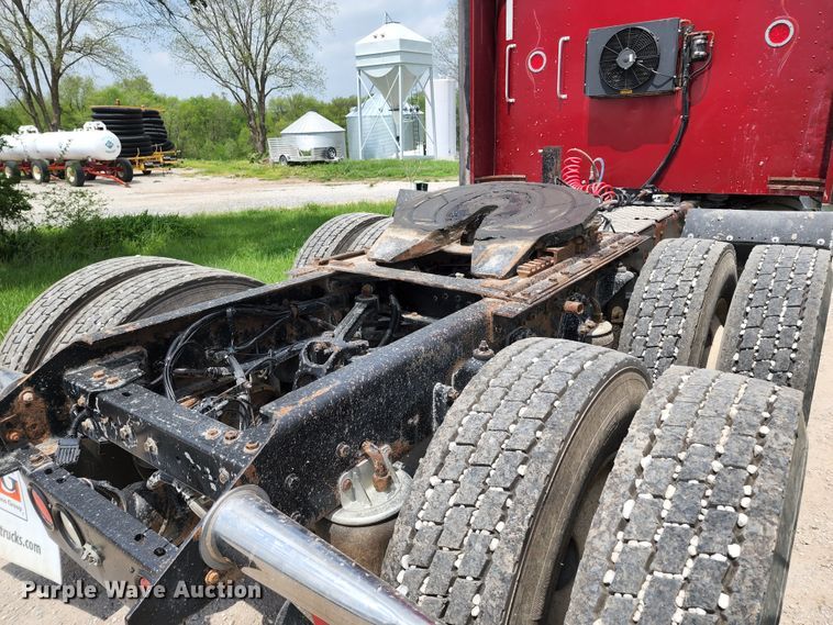 image for item KF9051 2003 Kenworth W900  semi truck