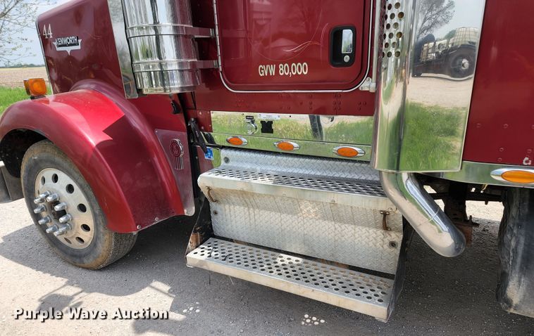 image for item KF9051 2003 Kenworth W900  semi truck