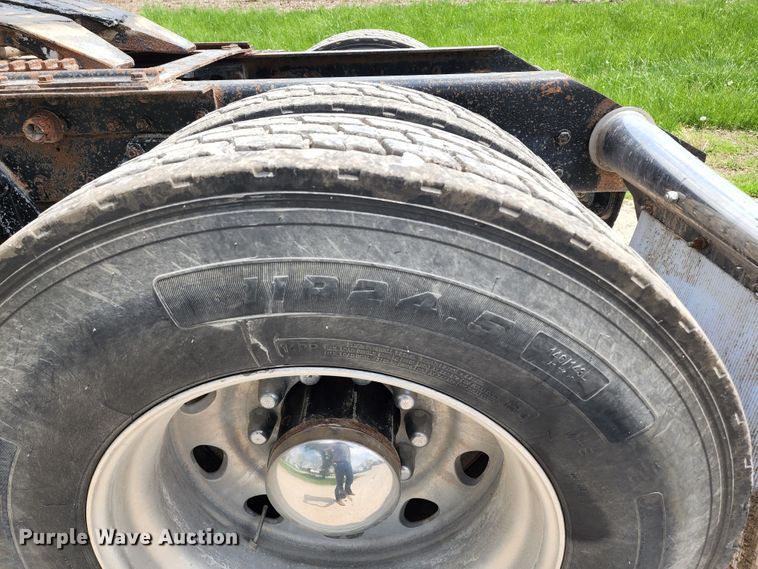 image for item KF9051 2003 Kenworth W900  semi truck